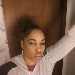 Meet your Posher, Crystal